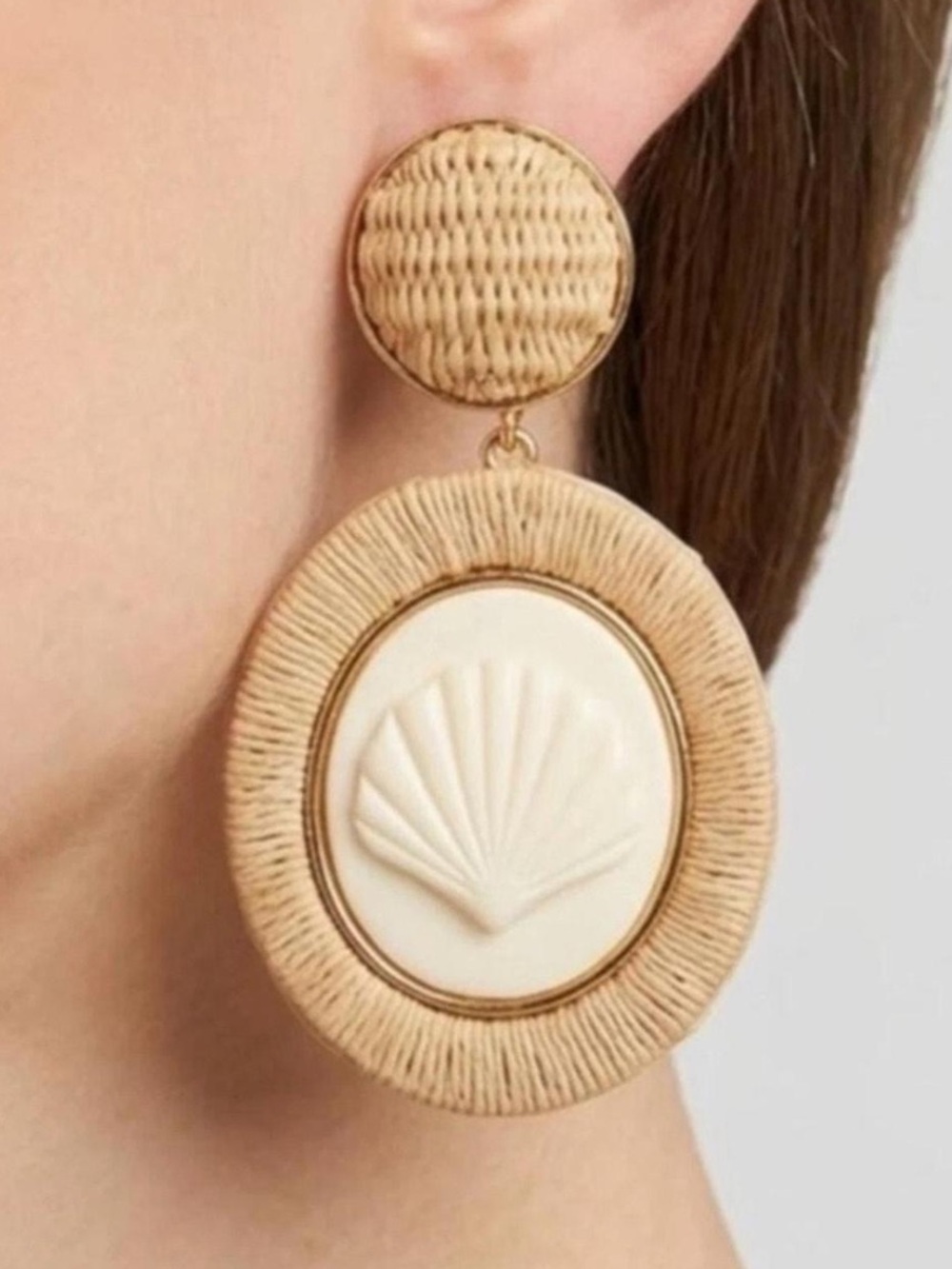 NWT Tuckernuck Raffia Rowen Clamshell Statement Drop Earrings Tan Cream Resort